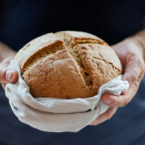 Hrnkový bílkový chlebíček: Snadný a rychlý recept!